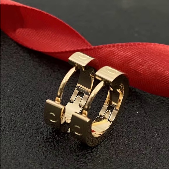 Silver Designer-Inspired Love earrings. 18kt gold plated stainless steel hoops - Picture 2 of 3